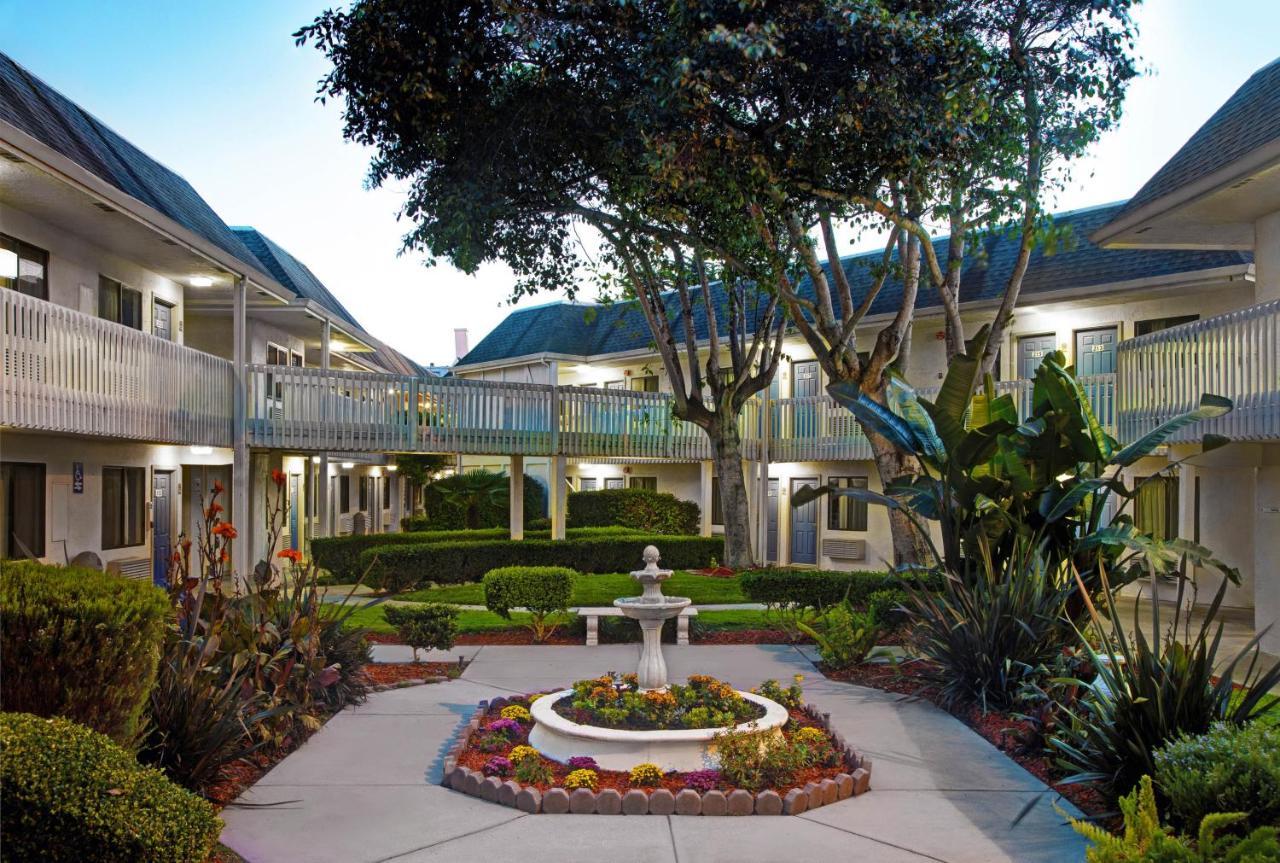 Motel 6-Marina, Ca - Monterey Экстерьер фото