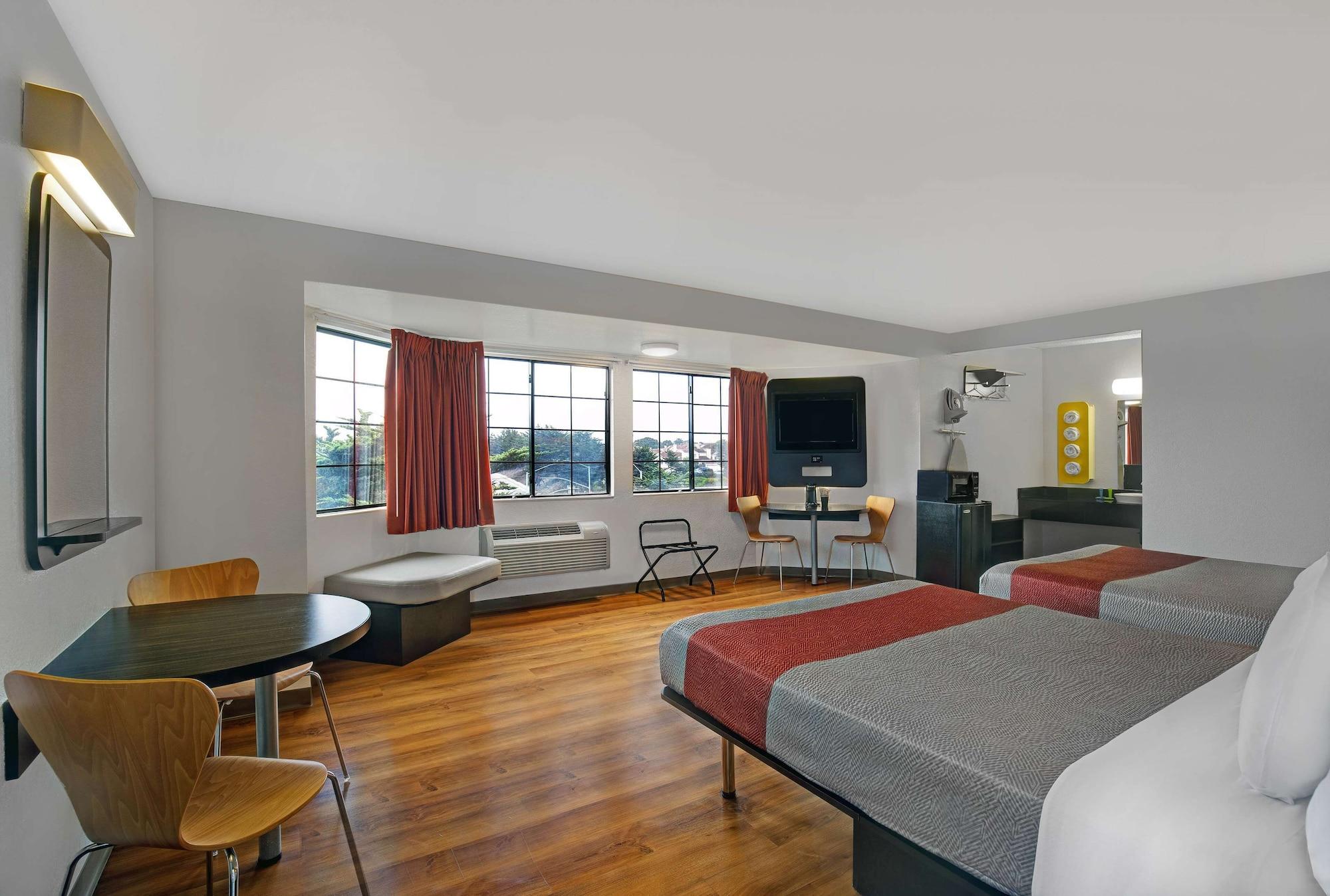 Motel 6-Marina, Ca - Monterey Экстерьер фото