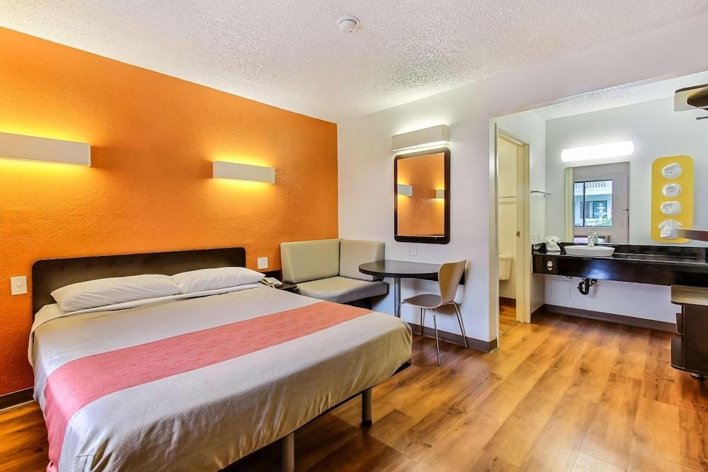 Motel 6-Marina, Ca - Monterey Экстерьер фото