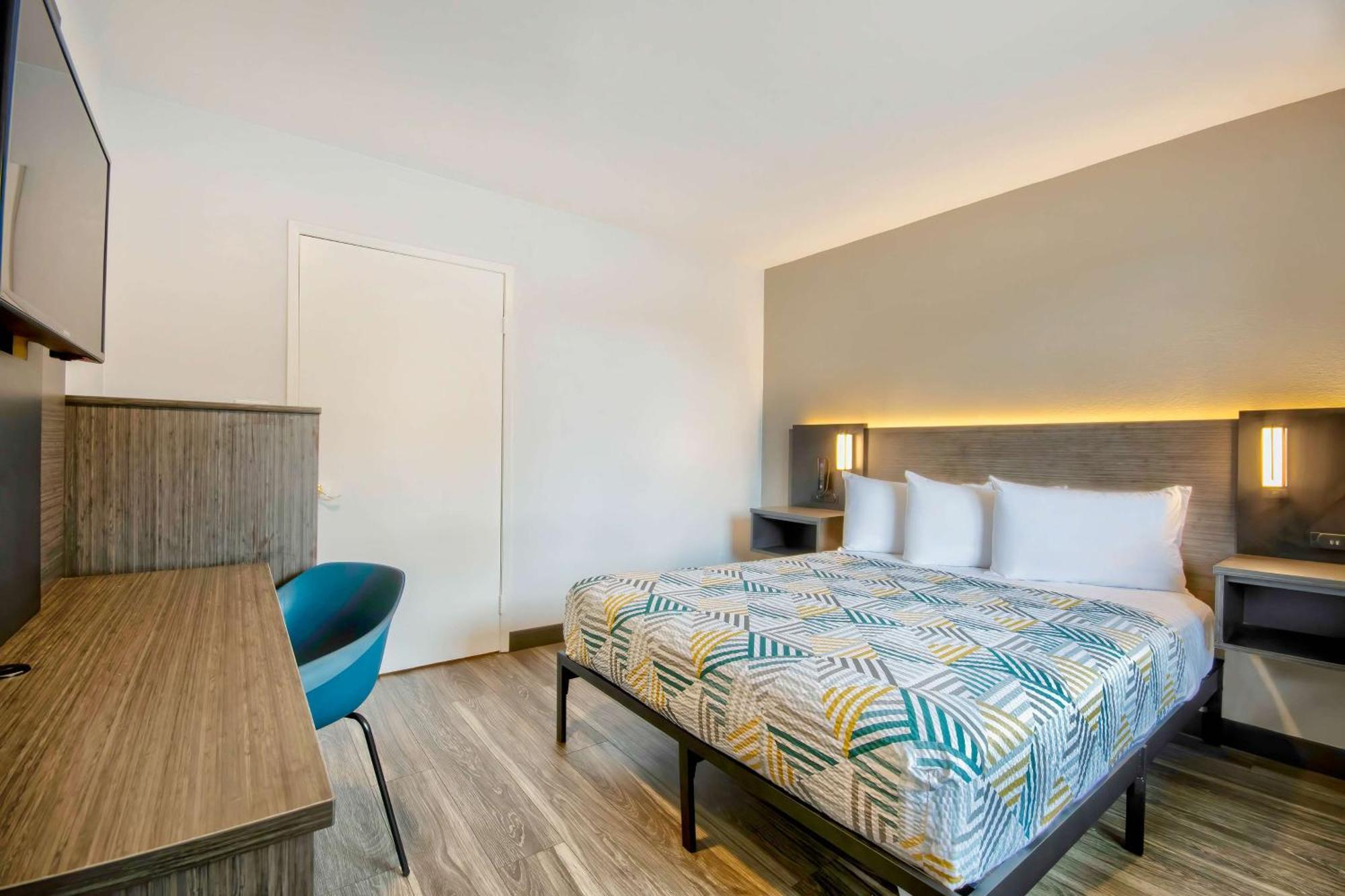 Motel 6-Marina, Ca - Monterey Экстерьер фото