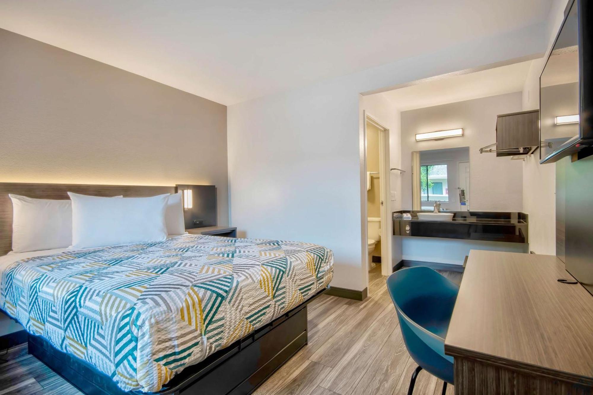Motel 6-Marina, Ca - Monterey Экстерьер фото
