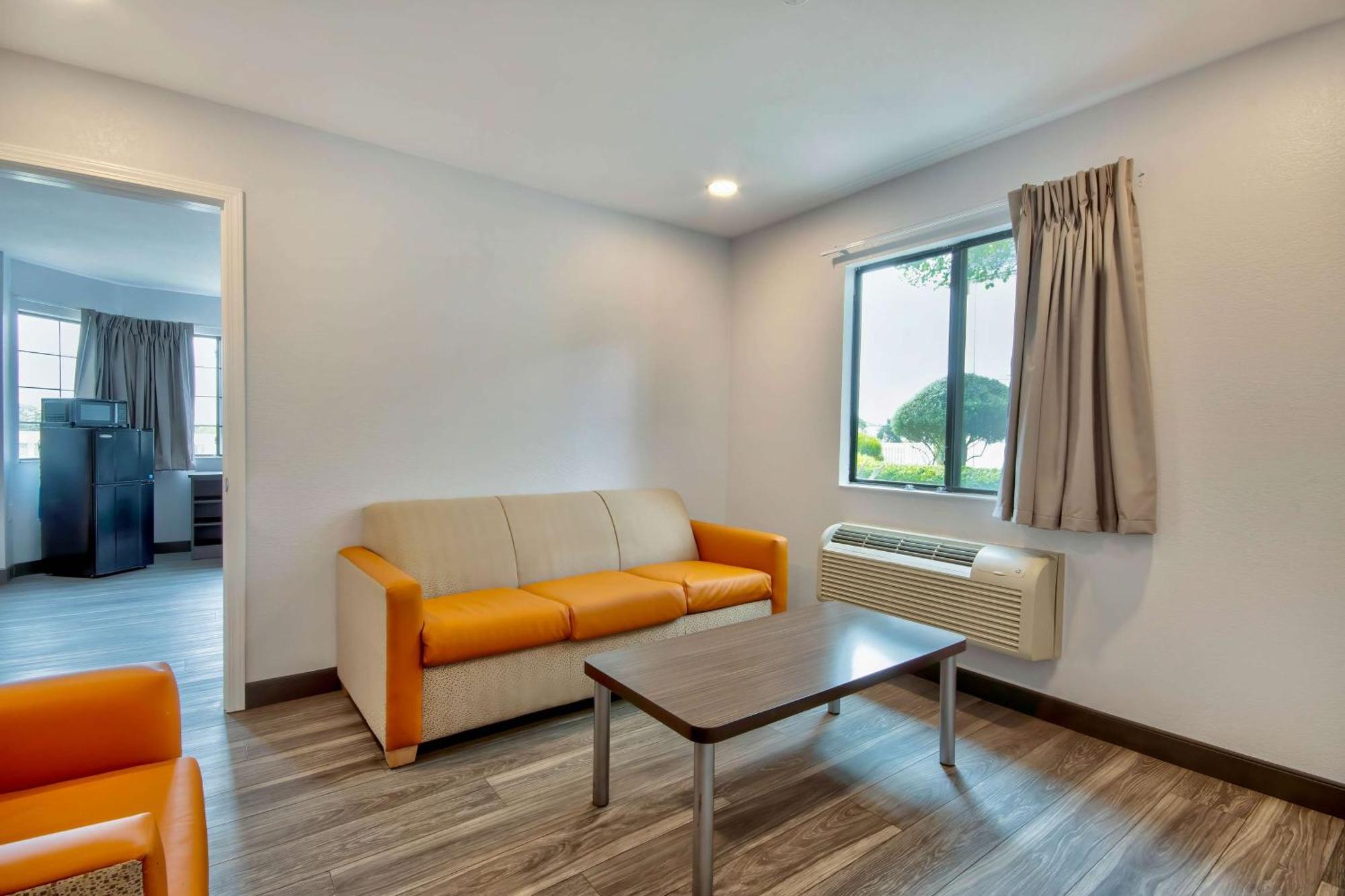 Motel 6-Marina, Ca - Monterey Экстерьер фото