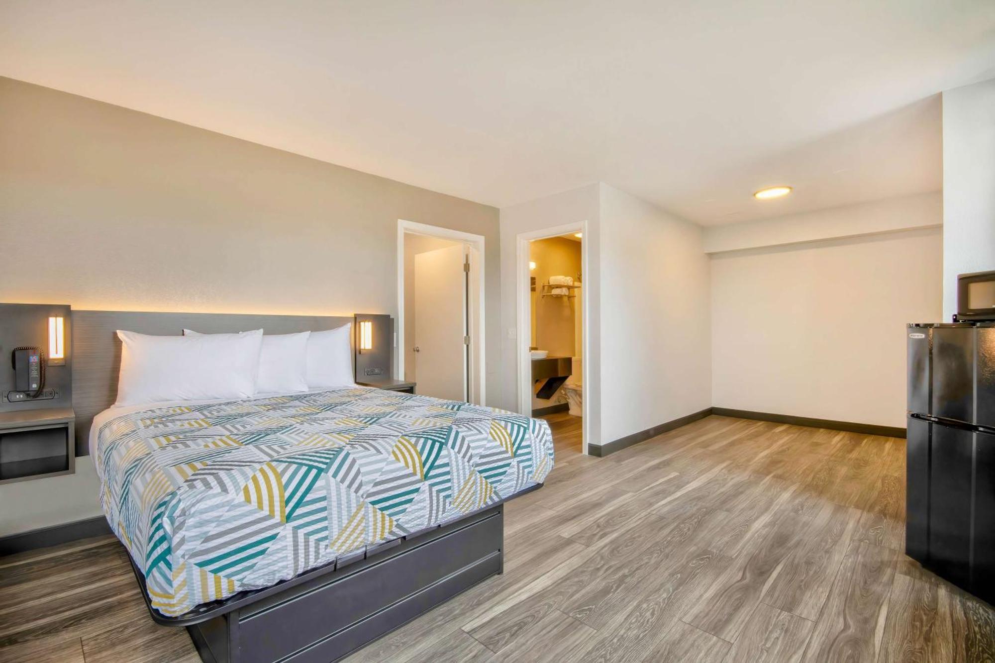 Motel 6-Marina, Ca - Monterey Экстерьер фото