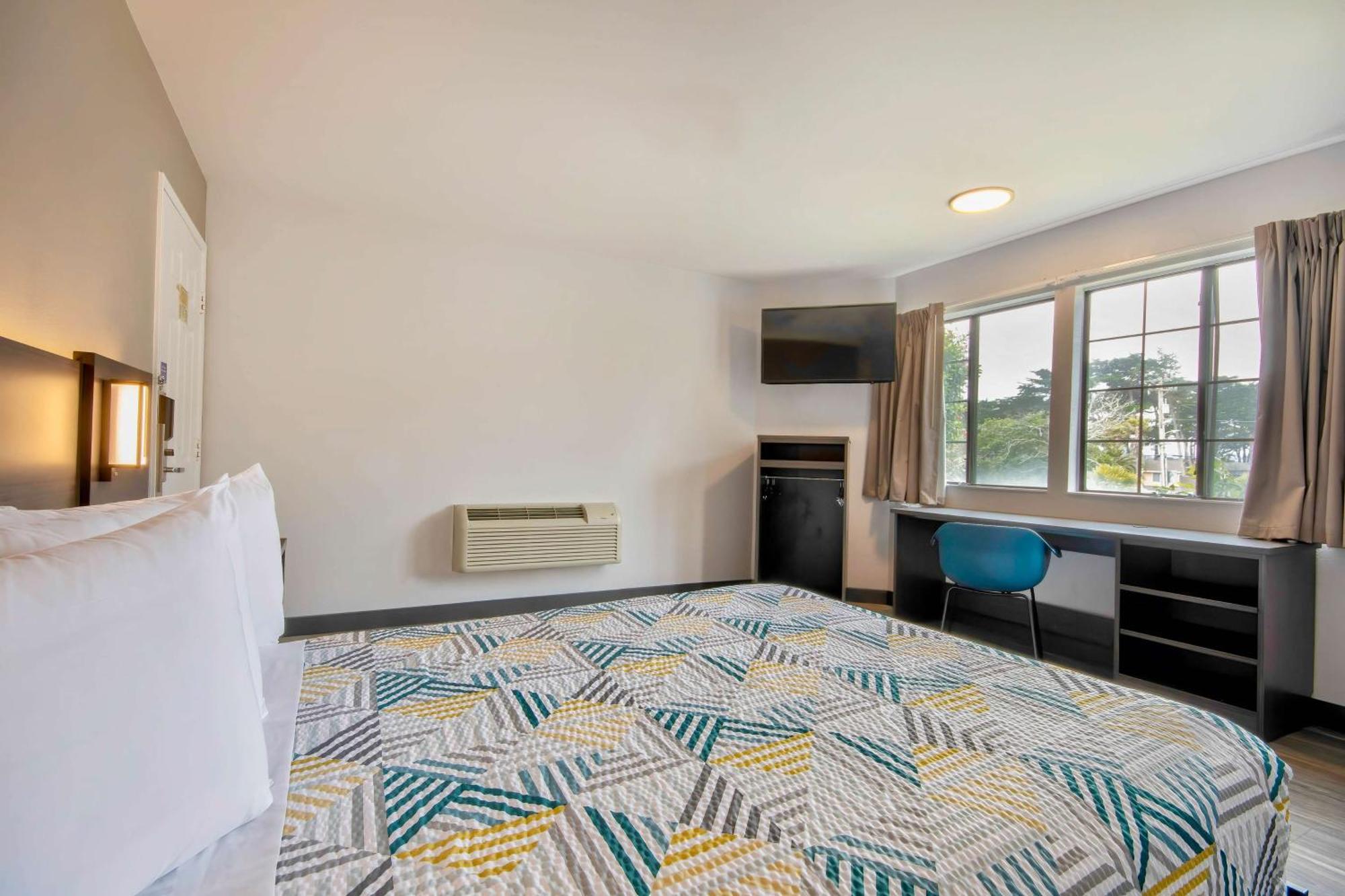 Motel 6-Marina, Ca - Monterey Экстерьер фото